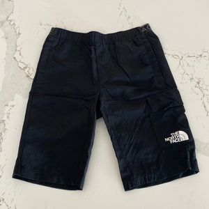 EUC❗️The Northface Black Hiking Cargo Shorts